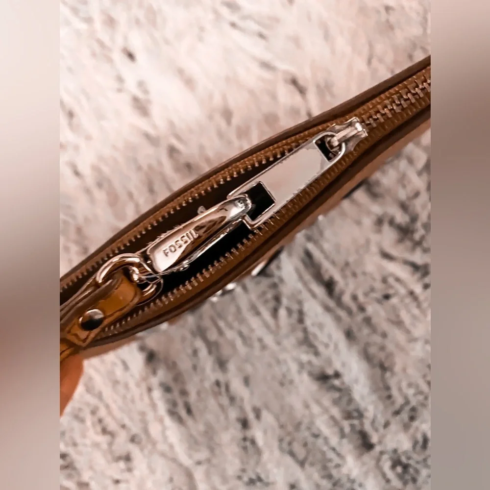 FOSSIL WRISTLET PURSE CLUTCH EXCELLENT CONDITION LEATHER JEWELED TAN - Picture 6 of 9